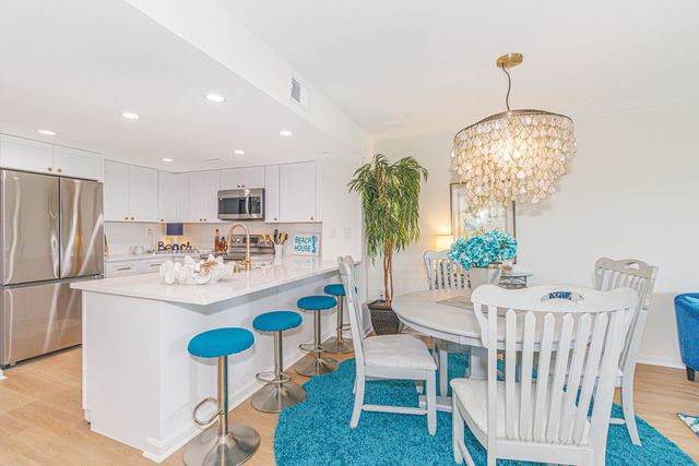 311 69th Ave N Apt 302, Myrtle Beach, SC 29572