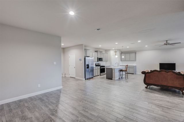 1221 Rolling Meadows Drive, Cedar Hill, TX 75104