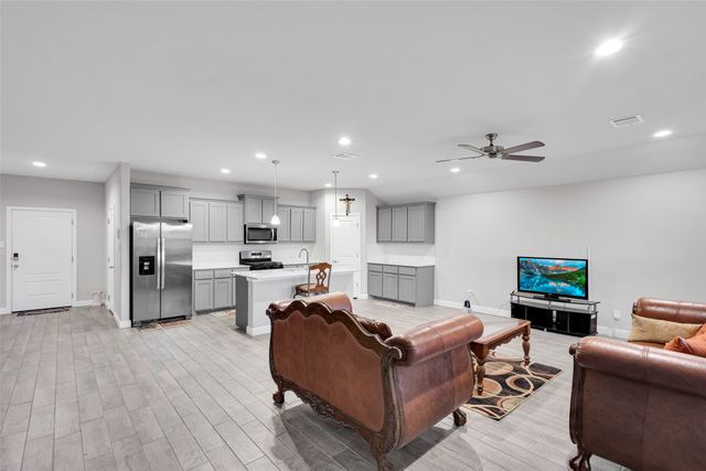 1221 Rolling Meadows Drive, Cedar Hill, TX 75104