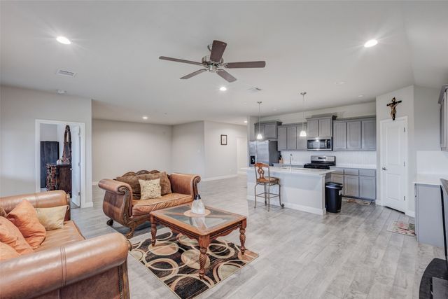 1221 Rolling Meadows Drive, Cedar Hill, TX 75104