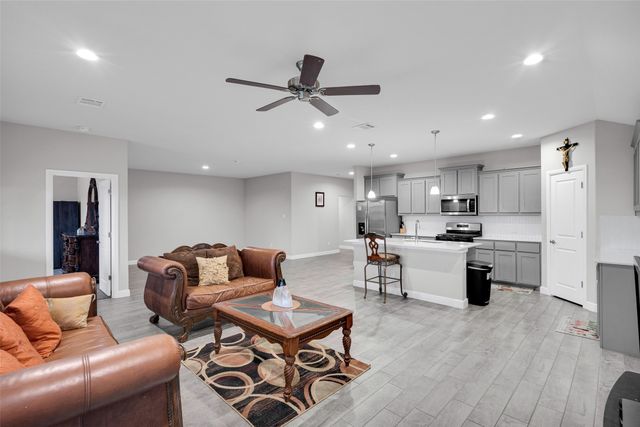 1221 Rolling Meadows Drive, Cedar Hill, TX 75104