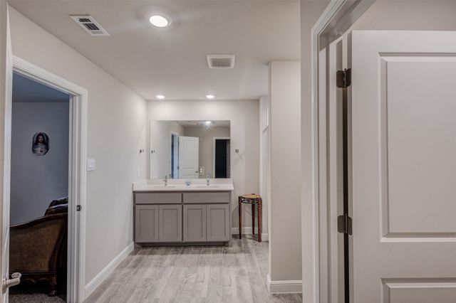 1221 Rolling Meadows Drive, Cedar Hill, TX 75104
