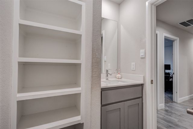 1221 Rolling Meadows Drive, Cedar Hill, TX 75104