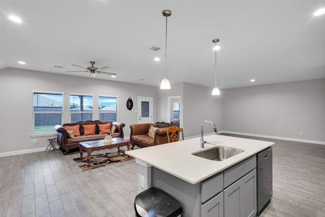1221 Rolling Meadows Drive, Cedar Hill, TX 75104