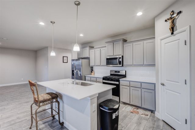 1221 Rolling Meadows Drive, Cedar Hill, TX 75104