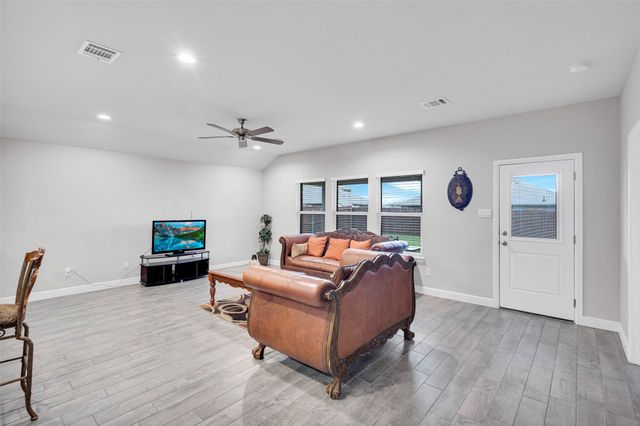 1221 Rolling Meadows Drive, Cedar Hill, TX 75104