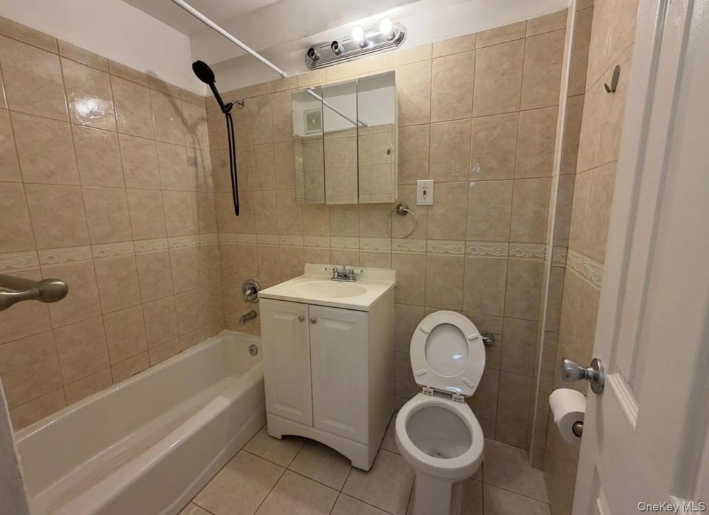 83-30 Vietor Avenue 312, Elmhurst, NY 11373 — photo 2