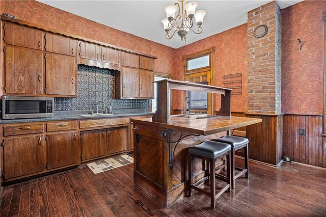 407 S 5th Street, Garden City, MO 64747