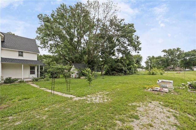 407 S 5th Street, Garden City, MO 64747