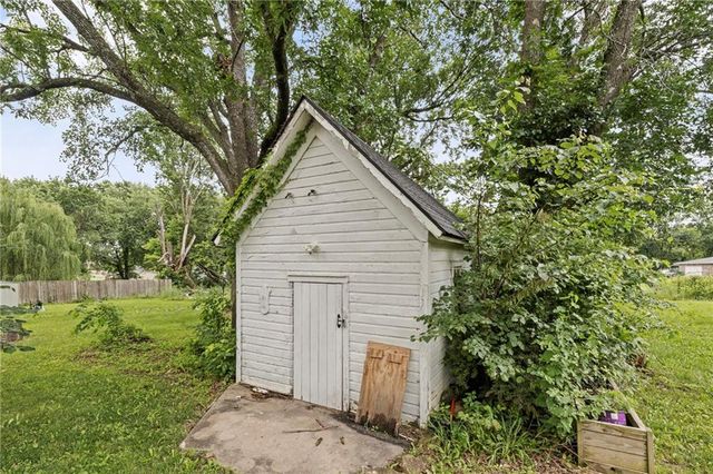 407 S 5th Street, Garden City, MO 64747
