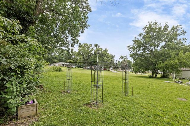 407 S 5th Street, Garden City, MO 64747