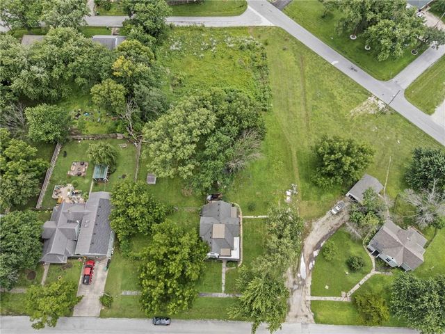 407 S 5th Street, Garden City, MO 64747