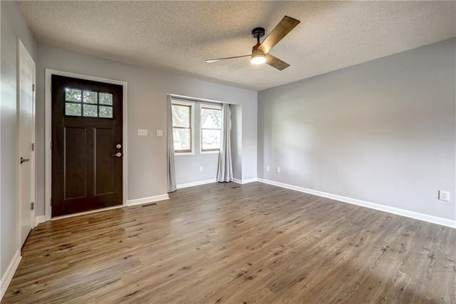 14788 Midway Drive, Excelsior Springs, MO 64024