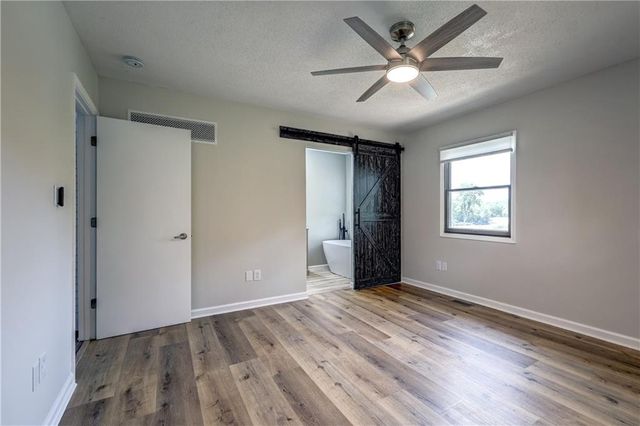 14788 Midway Drive, Excelsior Springs, MO 64024