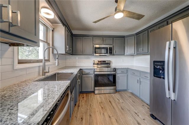 14788 Midway Drive, Excelsior Springs, MO 64024