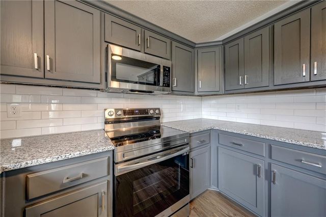 14788 Midway Drive, Excelsior Springs, MO 64024