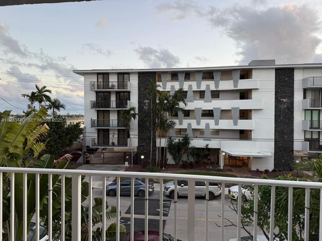 1801 S Treasure Dr 320, North Bay Village, FL 33141