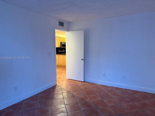 1801 S Treasure Dr 320, North Bay Village, FL 33141