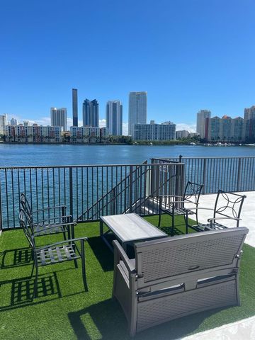 1801 S Treasure Dr 320, North Bay Village, FL 33141