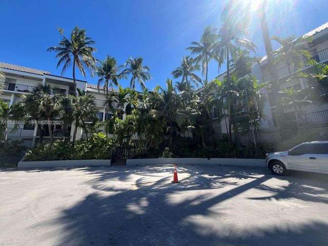 1801 S Treasure Dr 320, North Bay Village, FL 33141