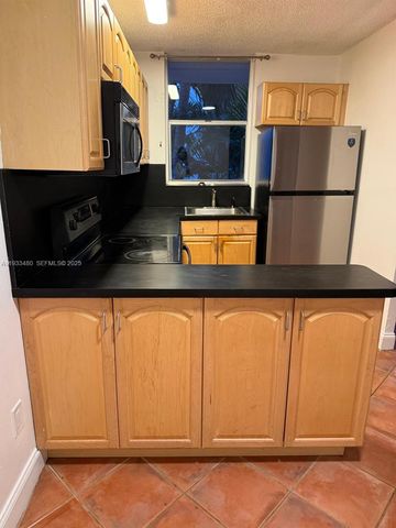 1801 S Treasure Dr 320, North Bay Village, FL 33141