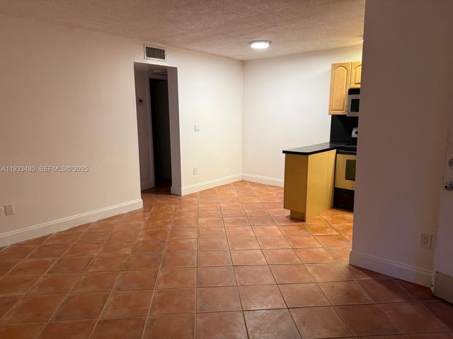 1801 S Treasure Dr 320, North Bay Village, FL 33141