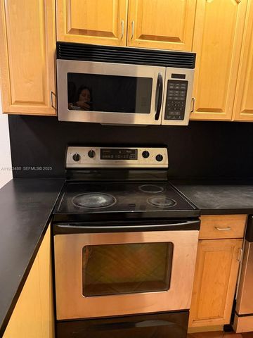 1801 S Treasure Dr 320, North Bay Village, FL 33141