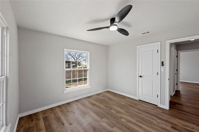 131 Long Street, Bowie, TX 76230