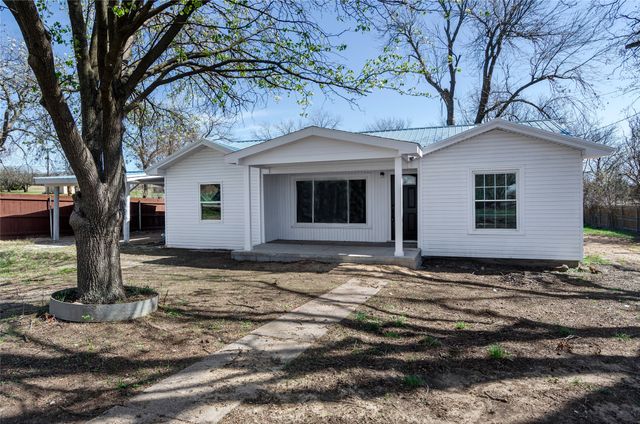 131 Long Street, Bowie, TX 76230