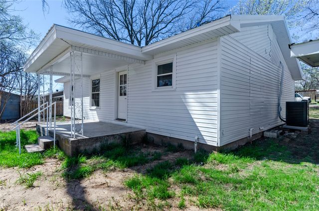 131 Long Street, Bowie, TX 76230