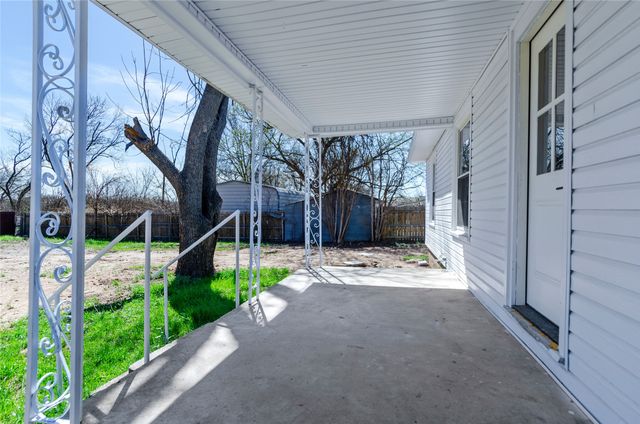 131 Long Street, Bowie, TX 76230