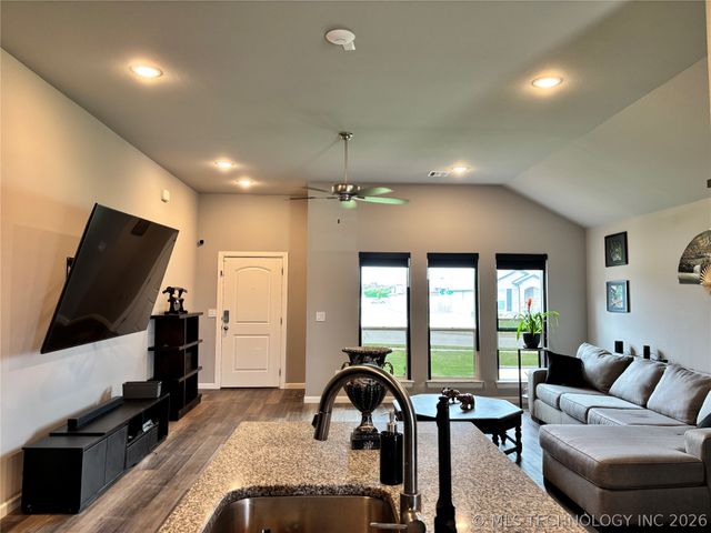 1407 E 150 Street S, Glenpool, OK 74033