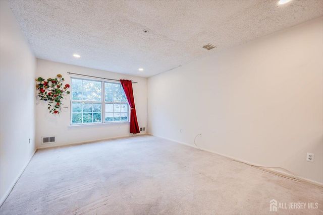 10 Guisborough Way, Edison, NJ 08820