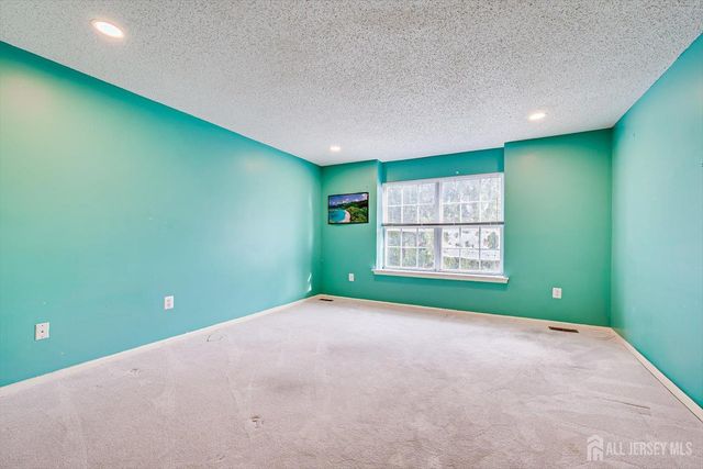 10 Guisborough Way, Edison, NJ 08820