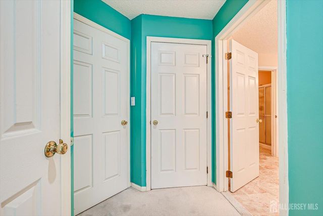 10 Guisborough Way, Edison, NJ 08820