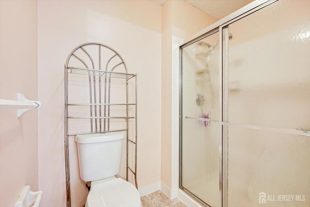 10 Guisborough Way, Edison, NJ 08820