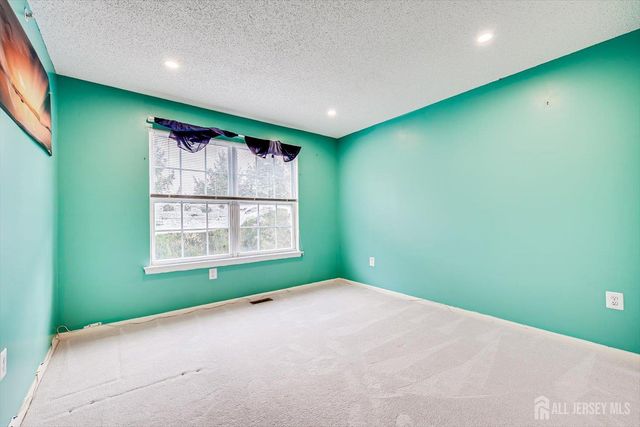 10 Guisborough Way, Edison, NJ 08820