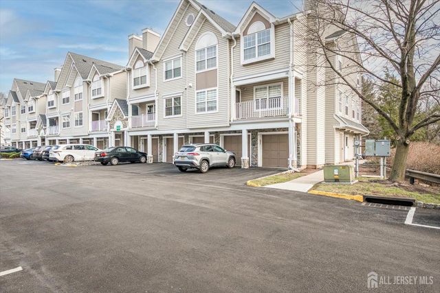 10 Guisborough Way, Edison, NJ 08820