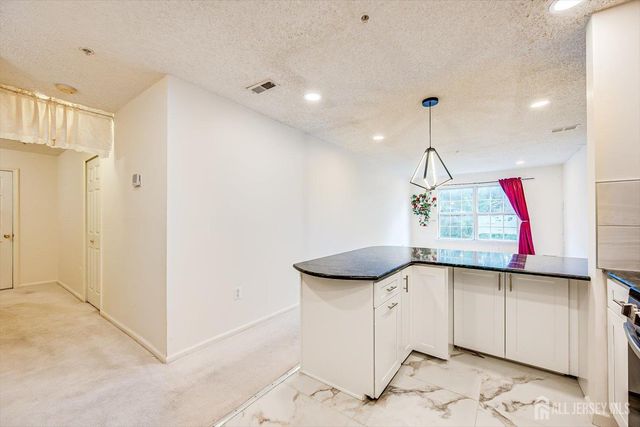 10 Guisborough Way, Edison, NJ 08820