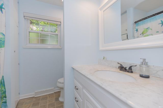 10000 Lockwood Lane, Newburgh, IN 47630