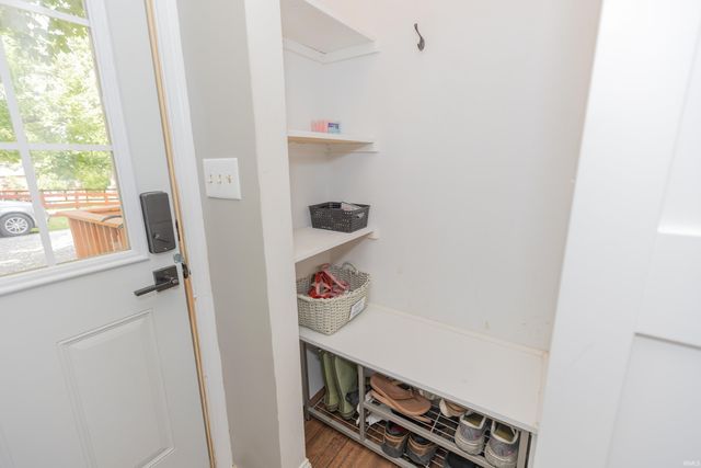 10000 Lockwood Lane, Newburgh, IN 47630