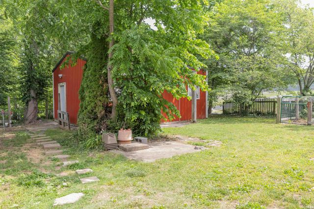 10000 Lockwood Lane, Newburgh, IN 47630