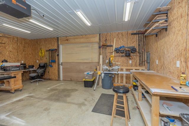 10000 Lockwood Lane, Newburgh, IN 47630