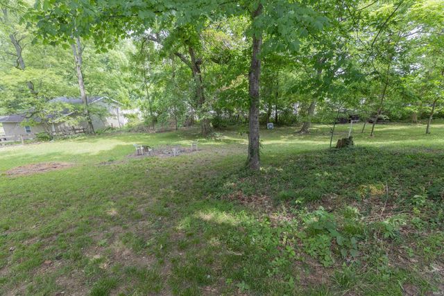 10000 Lockwood Lane, Newburgh, IN 47630