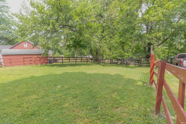 10000 Lockwood Lane, Newburgh, IN 47630