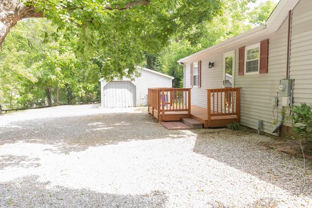 10000 Lockwood Lane, Newburgh, IN 47630