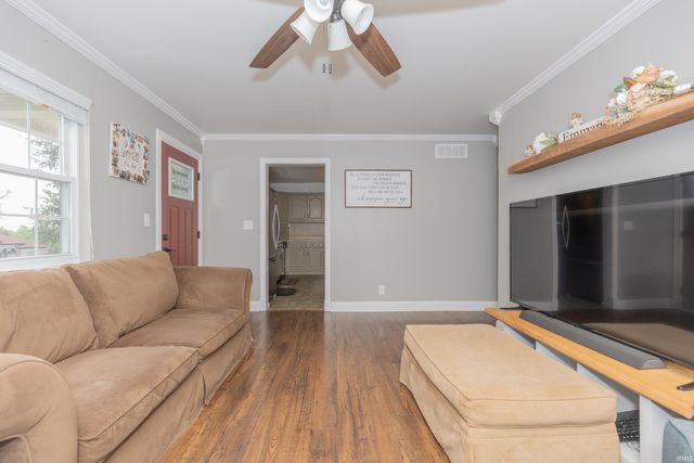 10000 Lockwood Lane, Newburgh, IN 47630