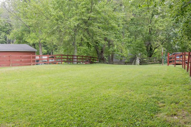10000 Lockwood Lane, Newburgh, IN 47630
