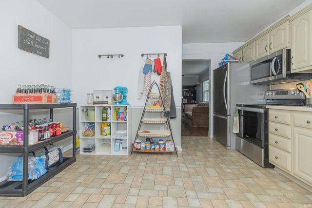 10000 Lockwood Lane, Newburgh, IN 47630