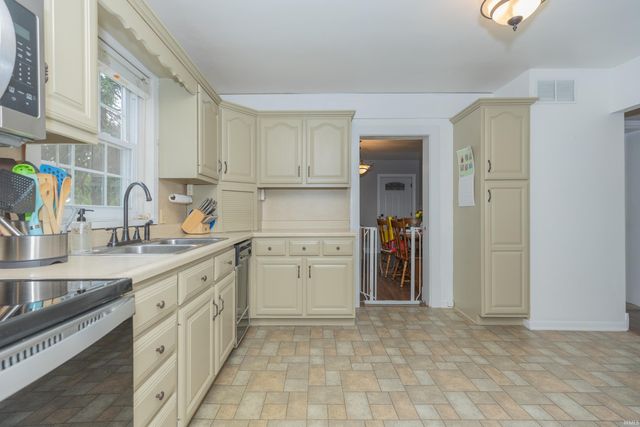10000 Lockwood Lane, Newburgh, IN 47630